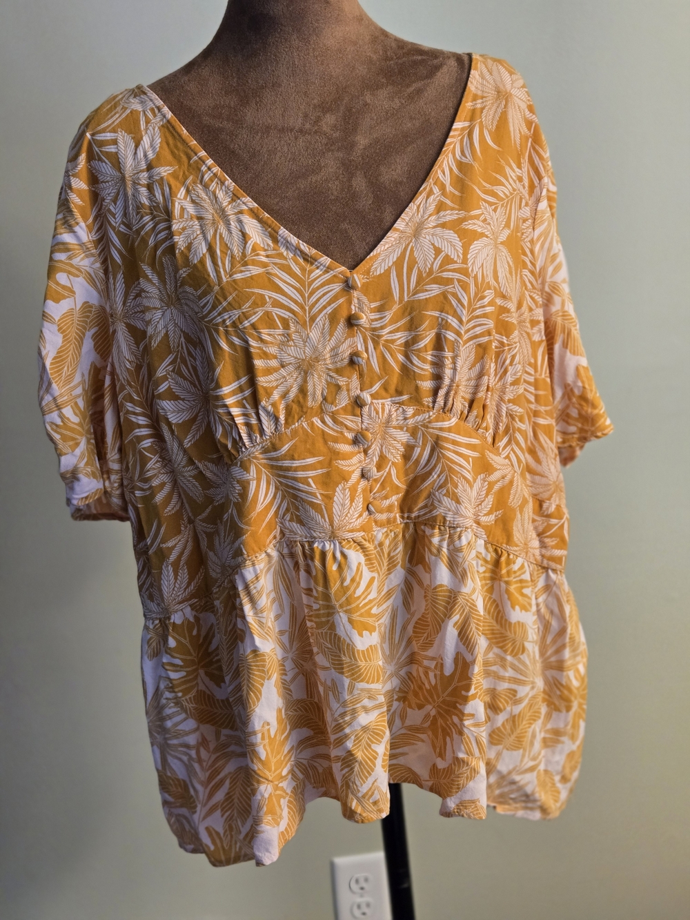 Babydoll Crop Top in Yellow and White Leaf Print